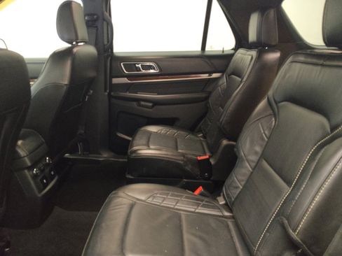 Used 2018 Ford Explorer Platinum AWD/4WD image 18