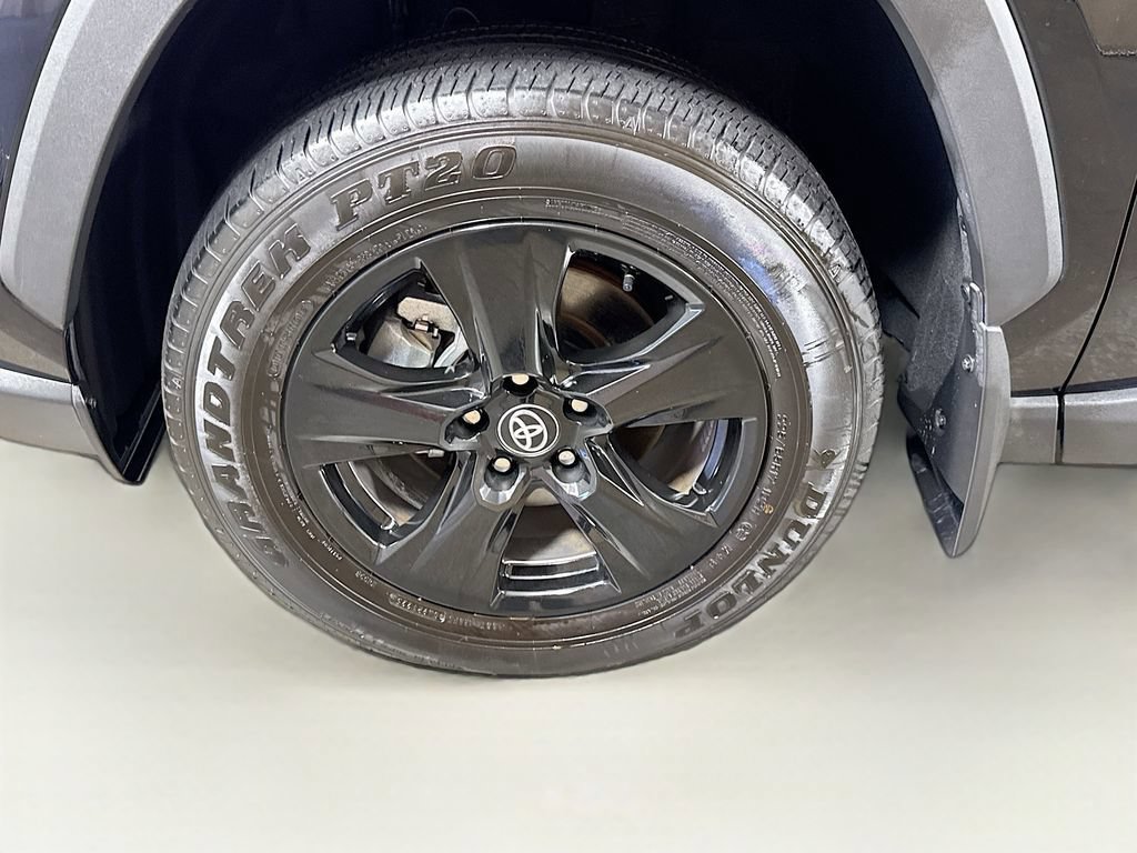 Used 2025 Toyota RAV4 XLE FWD image 39