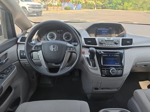 Used 2016 Honda Odyssey EX image 12
