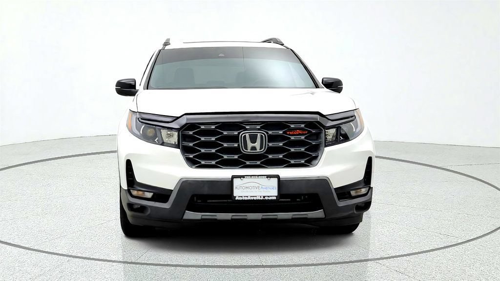 Used 2024 Honda Passport TrailSport image 2