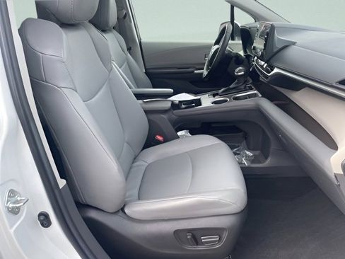 Used 2023 Toyota Sienna XLE image 8