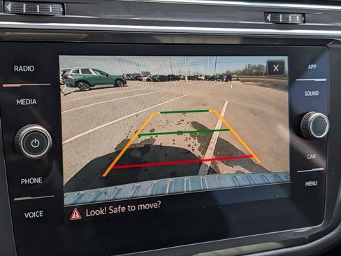 Certified 2022 Volkswagen Tiguan SE image 34