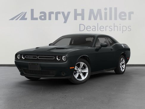 Used 2019 Dodge Challenger SXT image 1