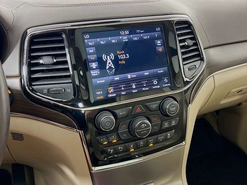Used 2021 Jeep Grand Cherokee Overland AWD/4WD image 17