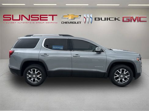 Certified 2023 GMC Acadia SLT AWD/4WD image 3