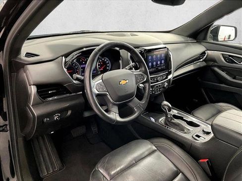 Used 2022 Chevrolet Traverse LT w/ LT Premium Package FWD image 13