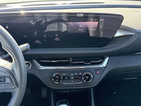 Used 2025 Buick Envista Preferred image 18
