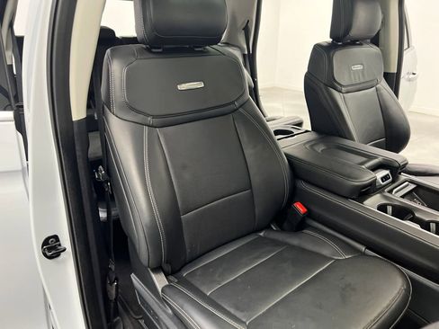 Used 2025 Ford Expedition Platinum image 27