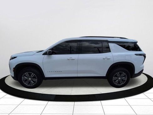 Used 2024 Chevrolet Traverse LT FWD image 7