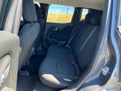 Used 2021 Jeep Renegade Latitude AWD/4WD image 14