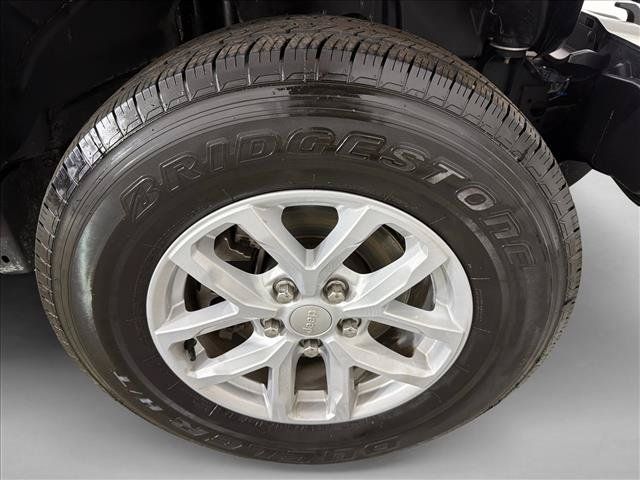 Used 2023 Jeep Gladiator Sport AWD/4WD image 12