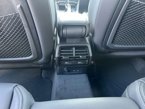 New 2025 Audi Q3 2.0T Premium image 24