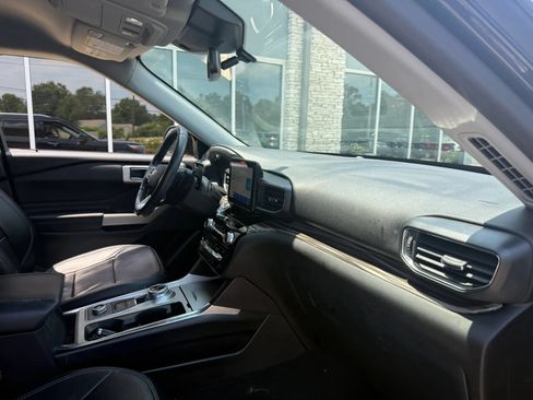 Used 2021 Ford Explorer Limited w/ Equipment Group 301A AWD/4WD image 14