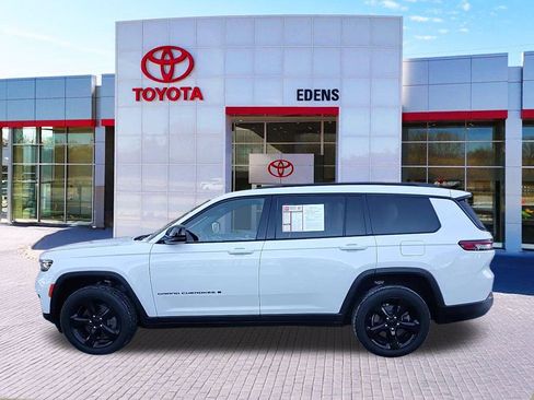 Used 2022 Jeep Grand Cherokee L Laredo image 9