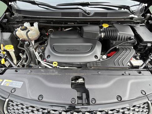 Certified 2024 Chrysler Pacifica Touring-L image 12