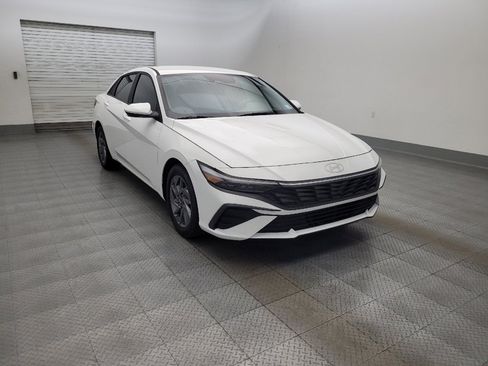 Used 2024 Hyundai Elantra SEL FWD image 13