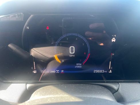 Used 2025 Chevrolet TrailBlazer RS w/ Convenience Package AWD/4WD image 16