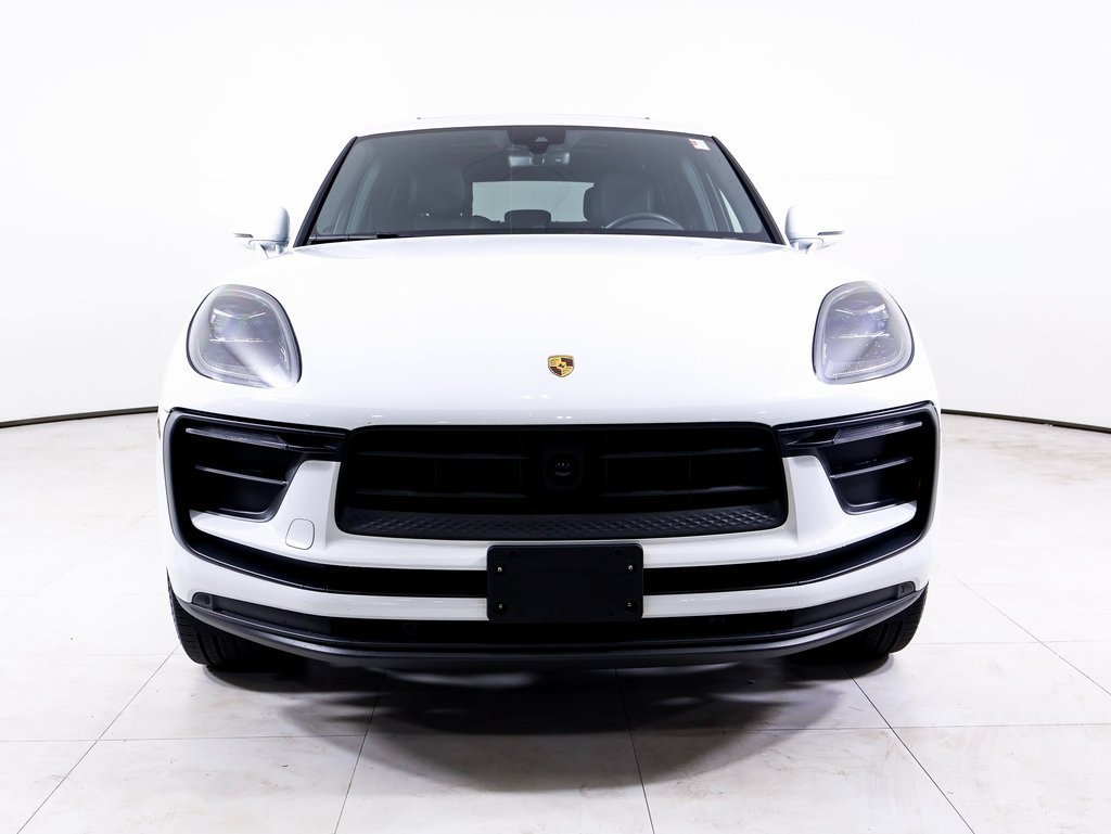 Certified 2025 Porsche Macan AWD/4WD image 24