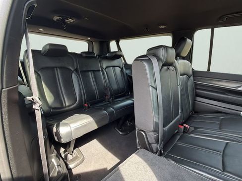 Used 2024 Jeep Wagoneer L Series III w/ Flexible Seating Group AWD/4WD image 13