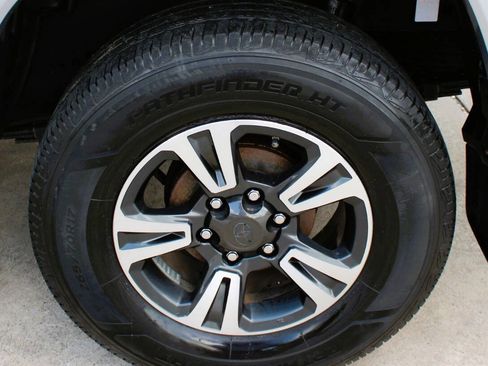 Used 2016 Toyota Tacoma TRD Sport w/ Towing Package RWD image 13