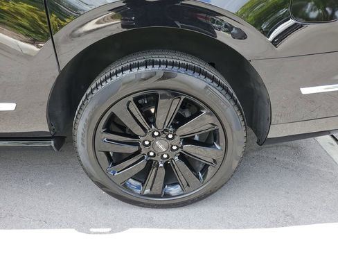 Certified 2024 Lincoln Navigator L Reserve AWD/4WD image 8