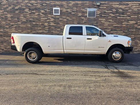 Used 2022 RAM 3500 Tradesman w/ Chrome Appearance Group AWD/4WD image 5