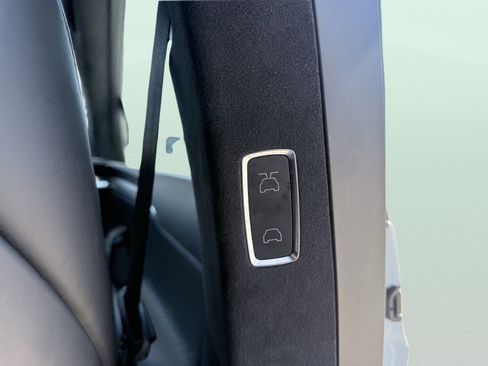 Used 2023 Tesla Model X image 53