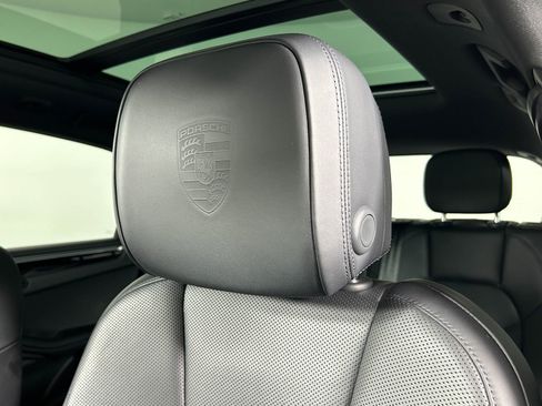 Used 2021 Porsche Macan AWD/4WD image 16