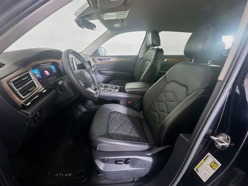 Used 2024 Volkswagen Atlas SE FWD image 13