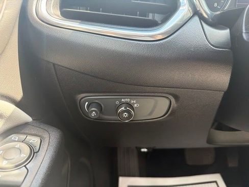 Used 2019 Chevrolet Equinox LT FWD image 26