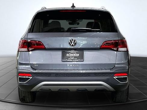 Used 2023 Volkswagen Taos SE w/ Panoramic Sunroof Package FWD image 4