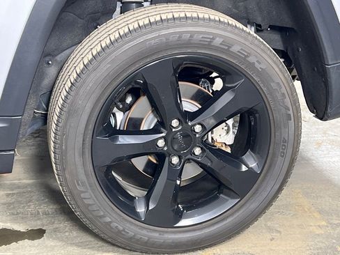 Used 2023 Jeep Grand Cherokee Altitude image 42