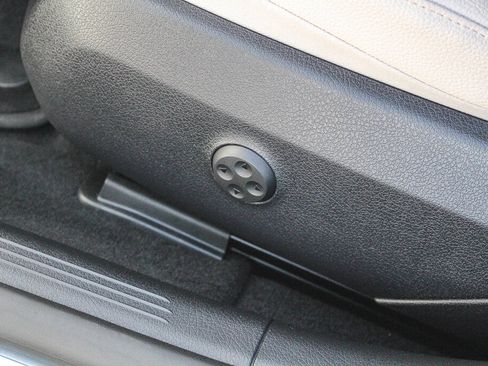 Used 2025 Mercedes-Benz C 300 4MATIC Sedan image 13
