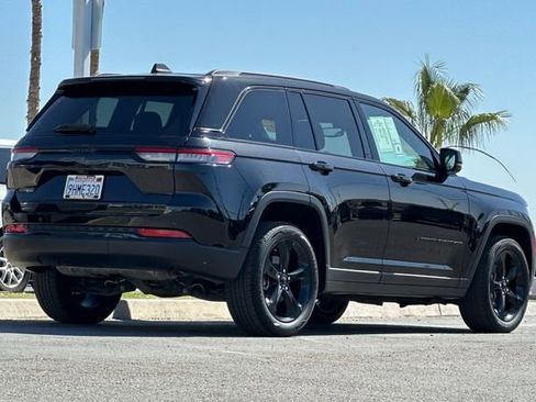 Certified 2023 Jeep Grand Cherokee Altitude RWD image 3