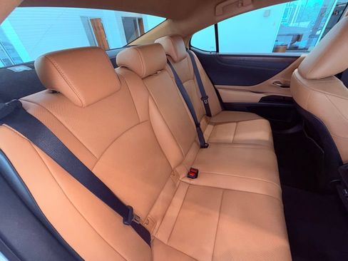 Certified 2025 Lexus ES 300h w/ Premium Package FWD image 15