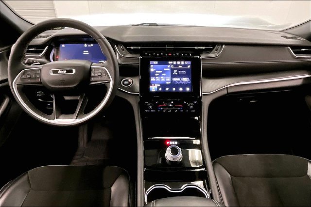 Used 2023 Jeep Grand Cherokee Altitude AWD/4WD image 18