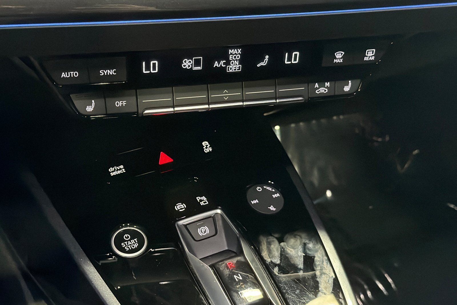 Certified 2024 Audi Q4 e-tron Premium Plus w/ Premium Plus AWD/4WD image 20