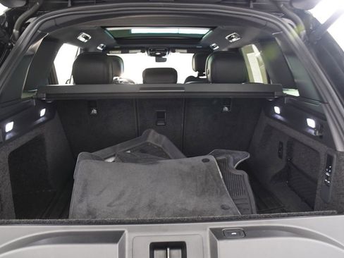 Certified 2025 Land Rover Range Rover SE image 23