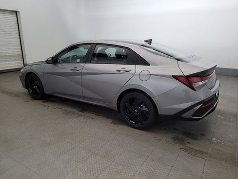 Used 2025 Hyundai Elantra SE image 3