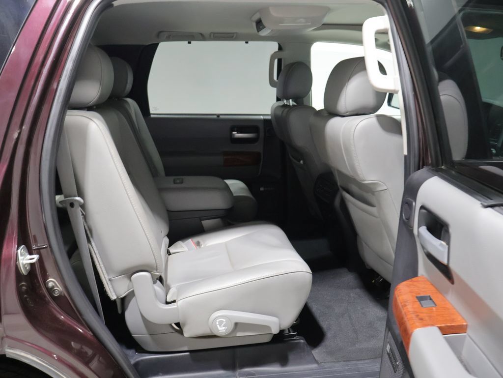 Used 2019 Toyota Sequoia Platinum AWD/4WD image 18