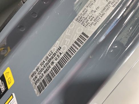 Used 2024 Jeep Wrangler Sport S image 32