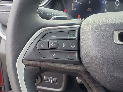 Used 2024 Jeep Grand Cherokee Limited w/ Luxury Tech Group II image 19