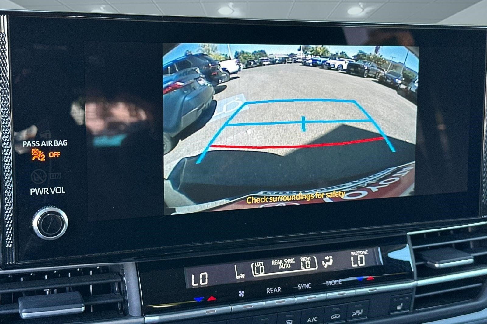 Used 2026 Toyota Sienna XLE FWD image 17