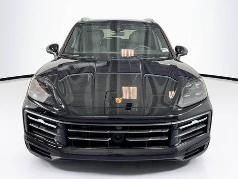 Used 2025 Porsche Cayenne image 6