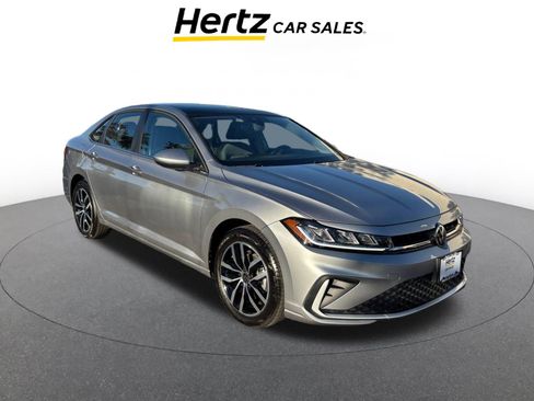 Used 2025 Volkswagen Jetta SE image 1