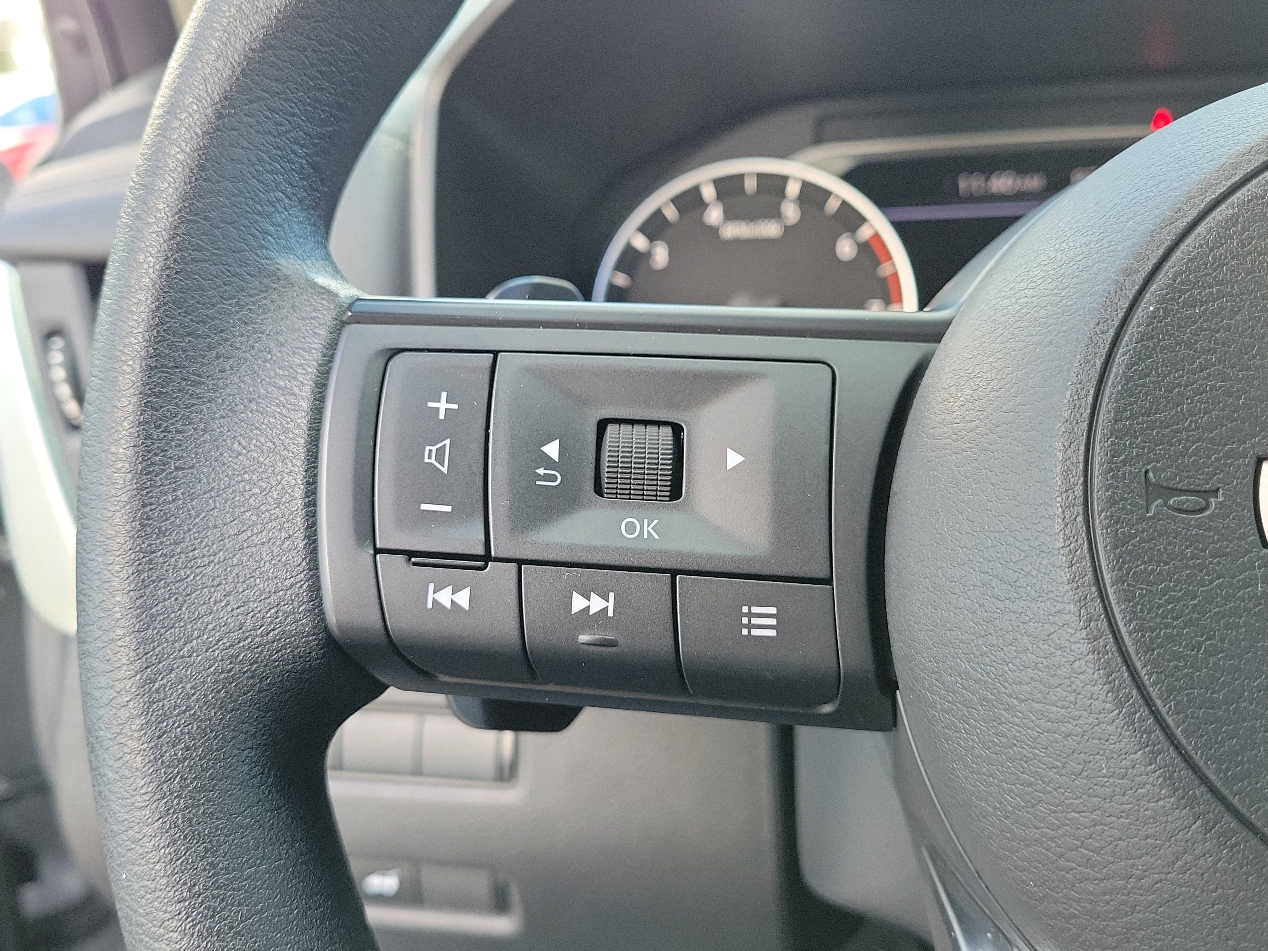 Certified 2024 Nissan Rogue SV FWD image 24