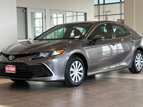 Used 2021 Toyota Camry LE image 8