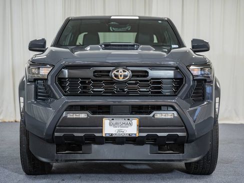 Used 2025 Toyota Tacoma TRD Sport AWD/4WD image 2