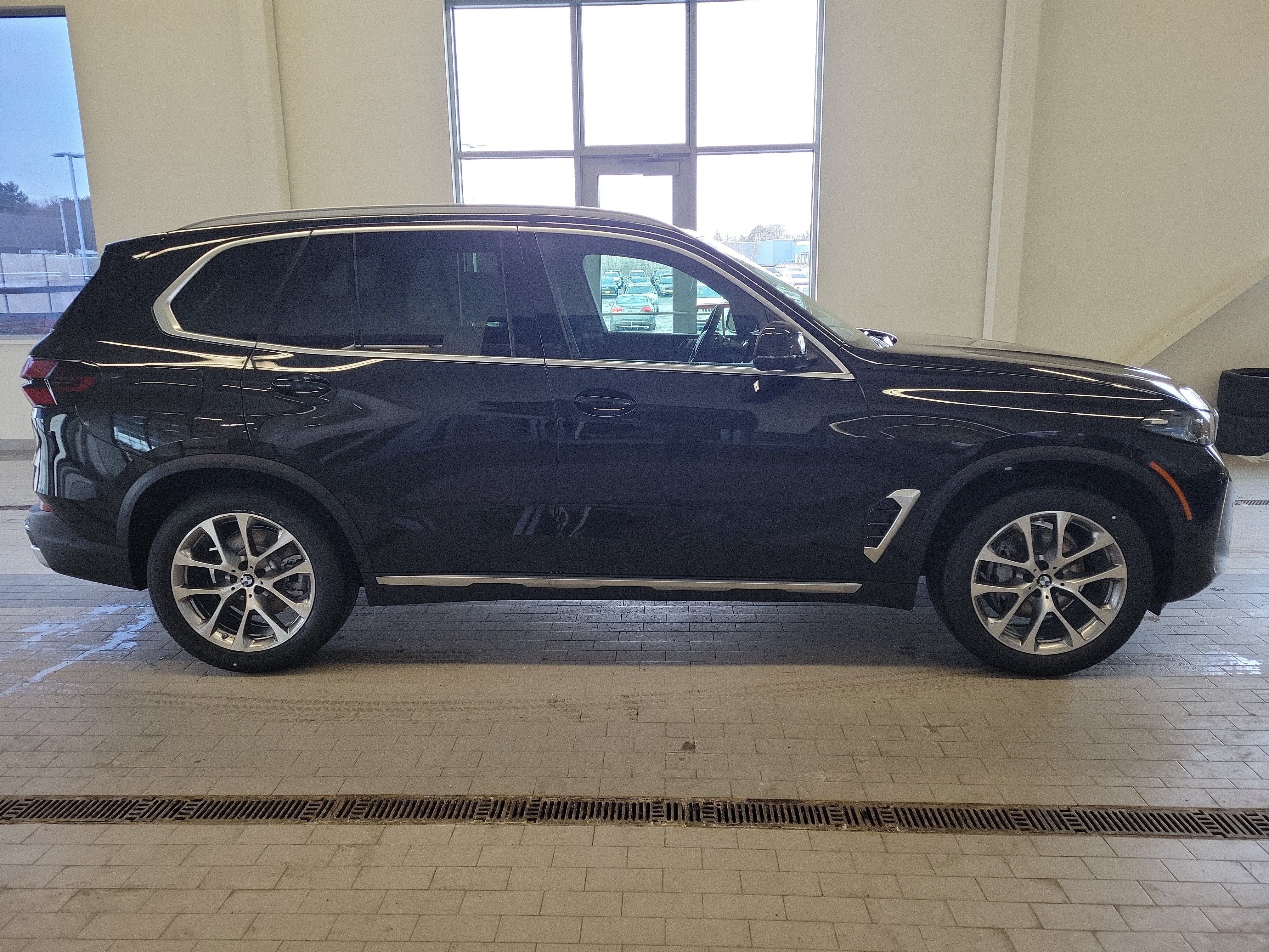 Used 2026 BMW X5 xDrive40i AWD/4WD image 4