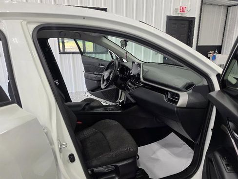 Used 2021 Toyota C-HR LE FWD image 9